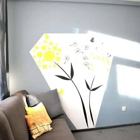 Color 2 Apartment
