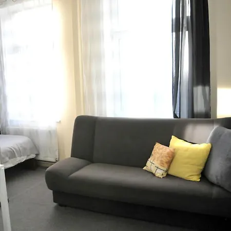 Color 2 Apartment *